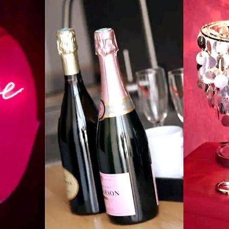 Appartement Balneo Et Sauna Prives The Red Room Могио Екстериор снимка