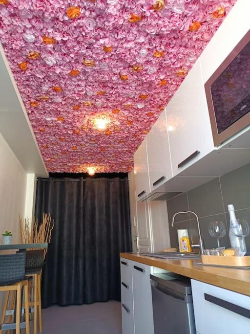 Appartement Balneo Et Sauna Prives The Red Room Могио Екстериор снимка