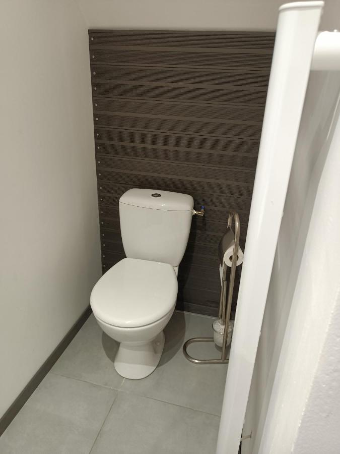 Appartement Balneo Et Sauna Prives The Red Room Могио Екстериор снимка