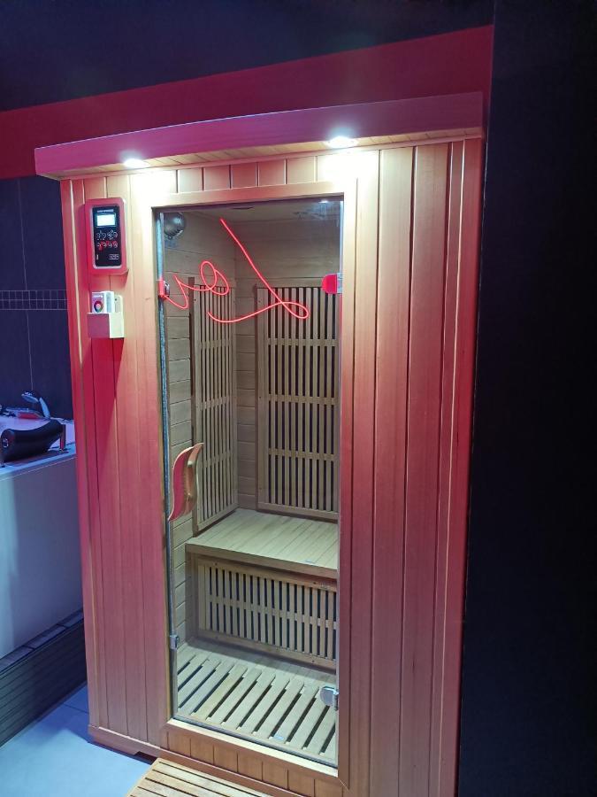 Appartement Balneo Et Sauna Prives The Red Room Могио Екстериор снимка
