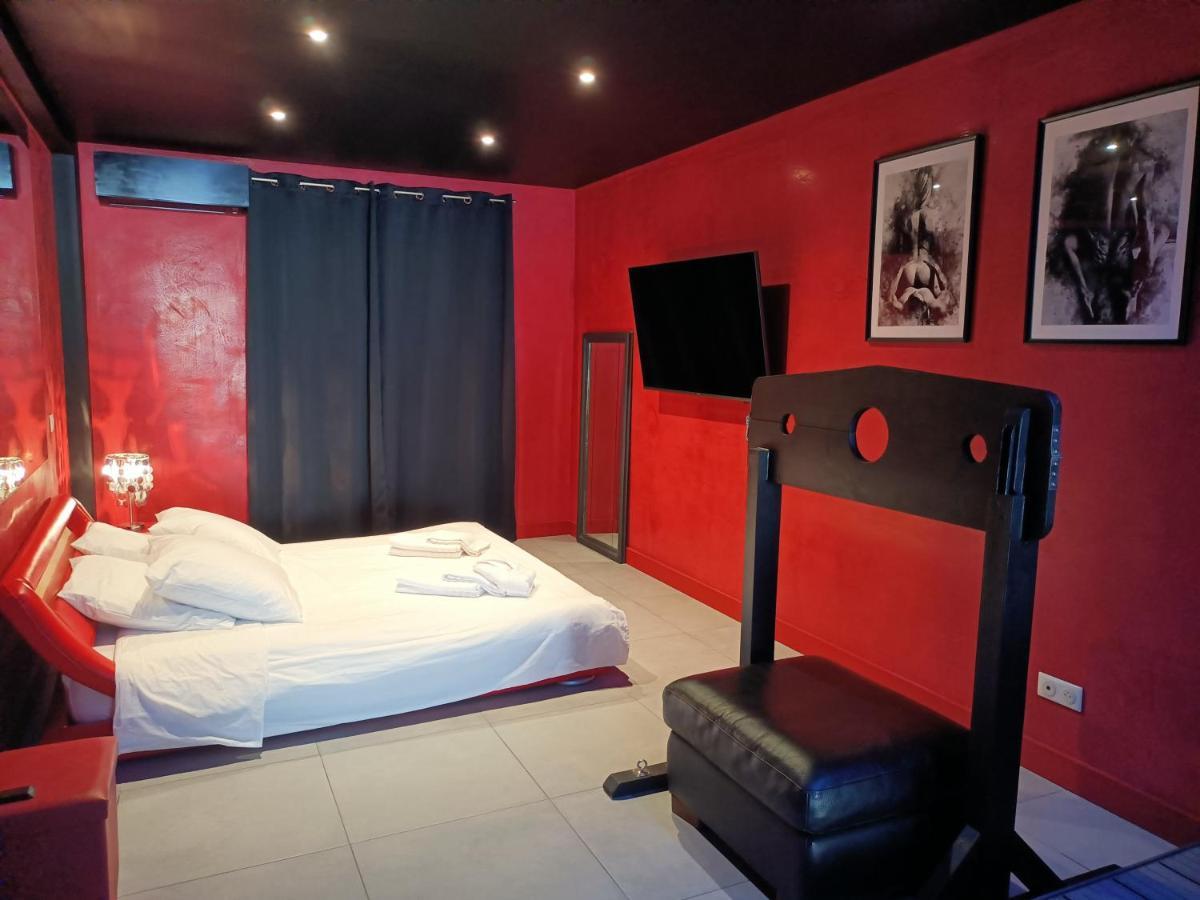 Appartement Balneo Et Sauna Prives The Red Room Могио Екстериор снимка