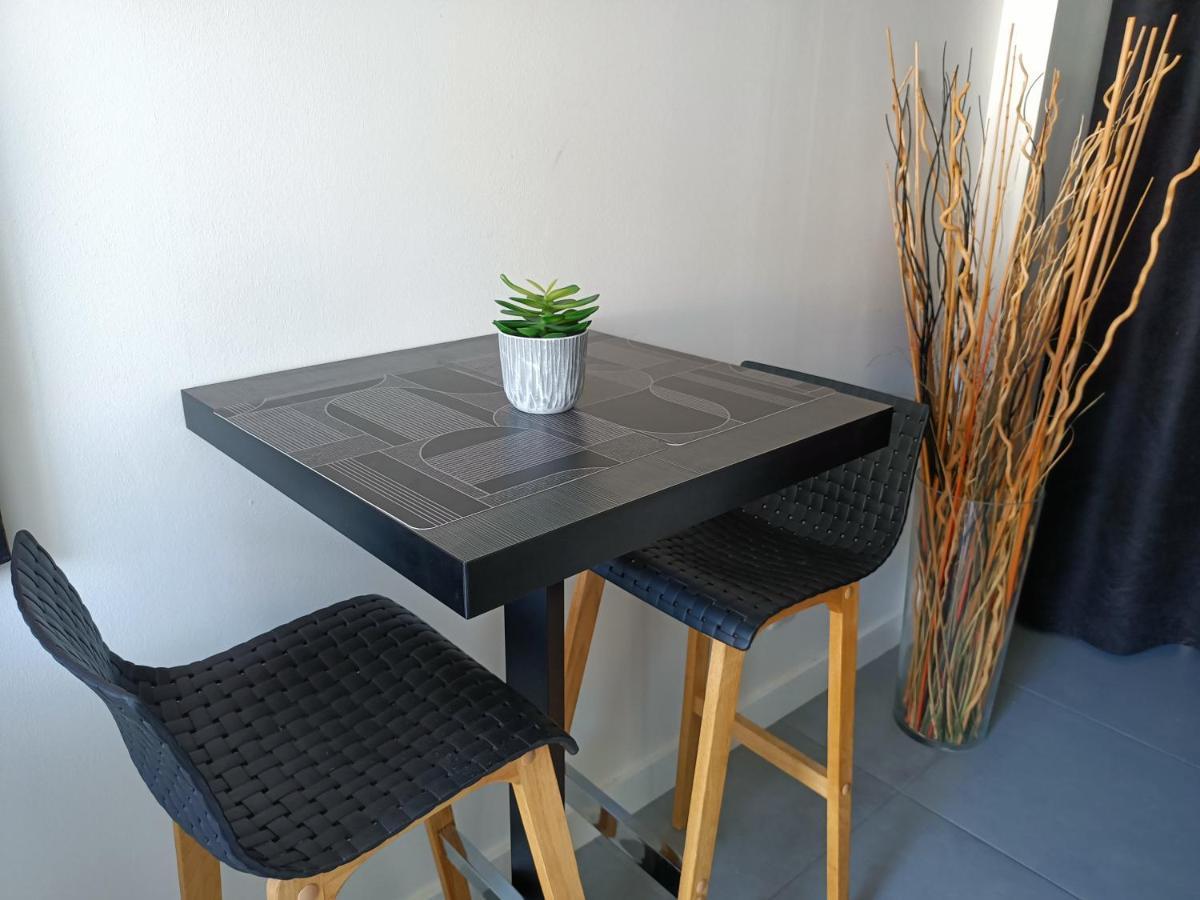 Appartement Balneo Et Sauna Prives The Red Room Могио Екстериор снимка